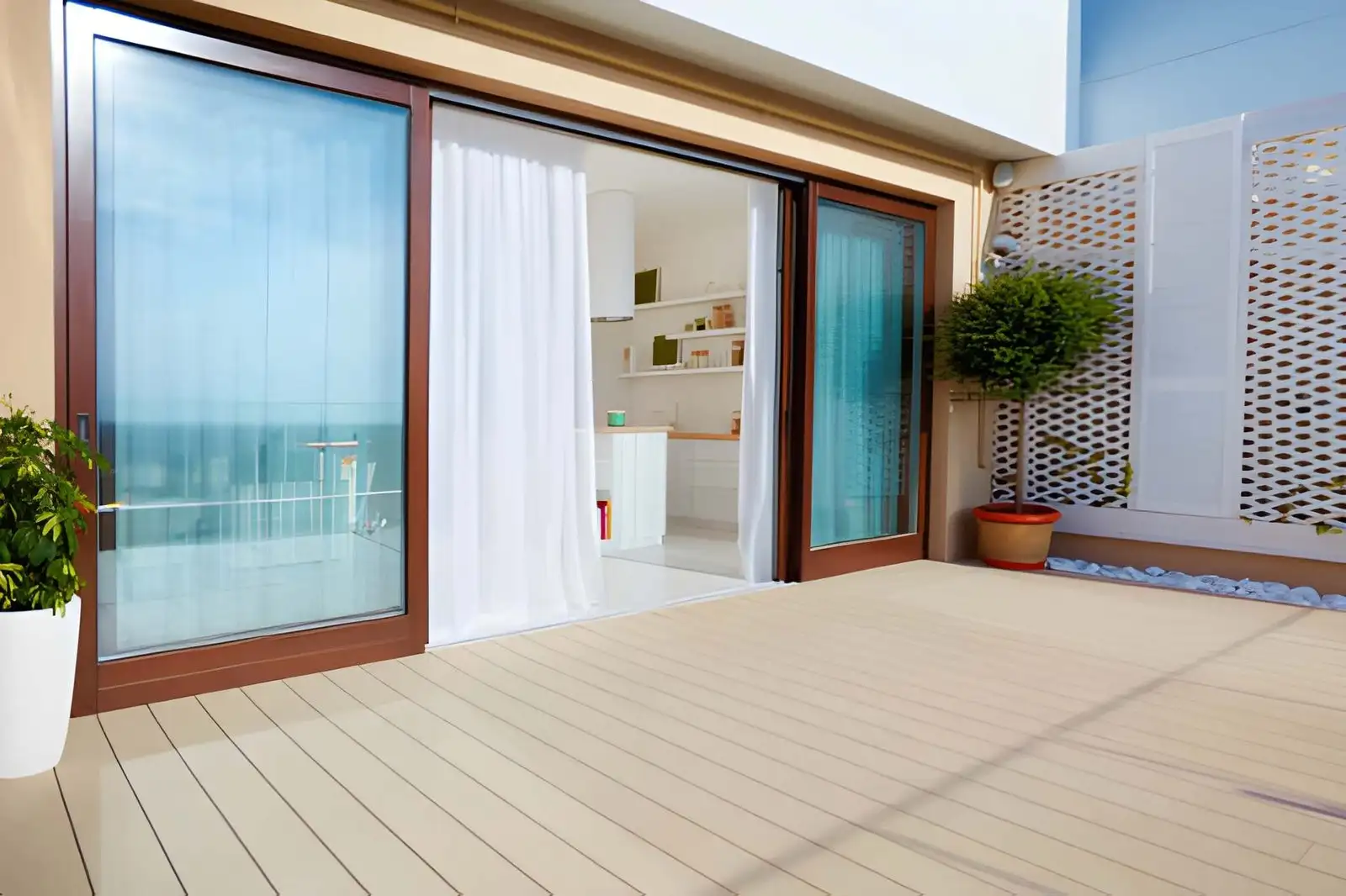 Professional Patio Glass Door Repair replacing cracked patio glass panel safely